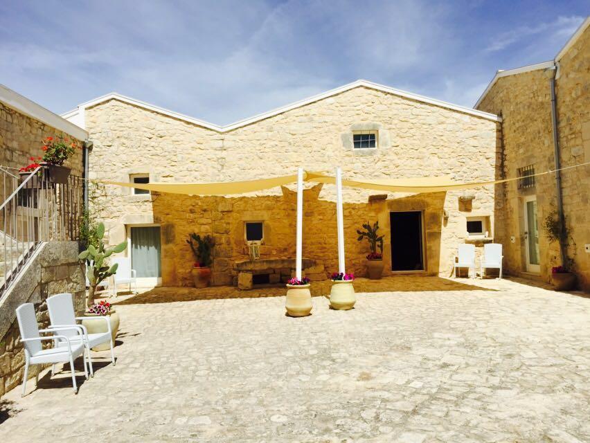 Cannizzara Valata Minusa Country Resort מראה חיצוני תמונה