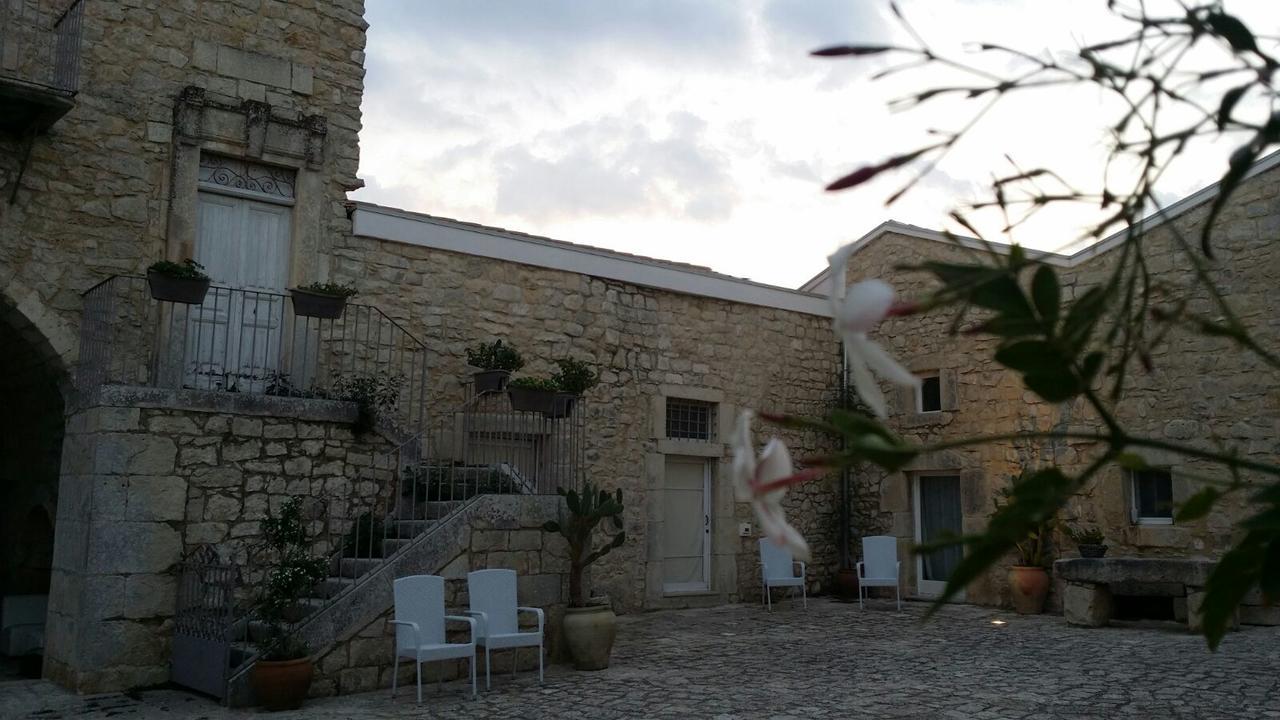 Cannizzara Valata Minusa Country Resort מראה חיצוני תמונה