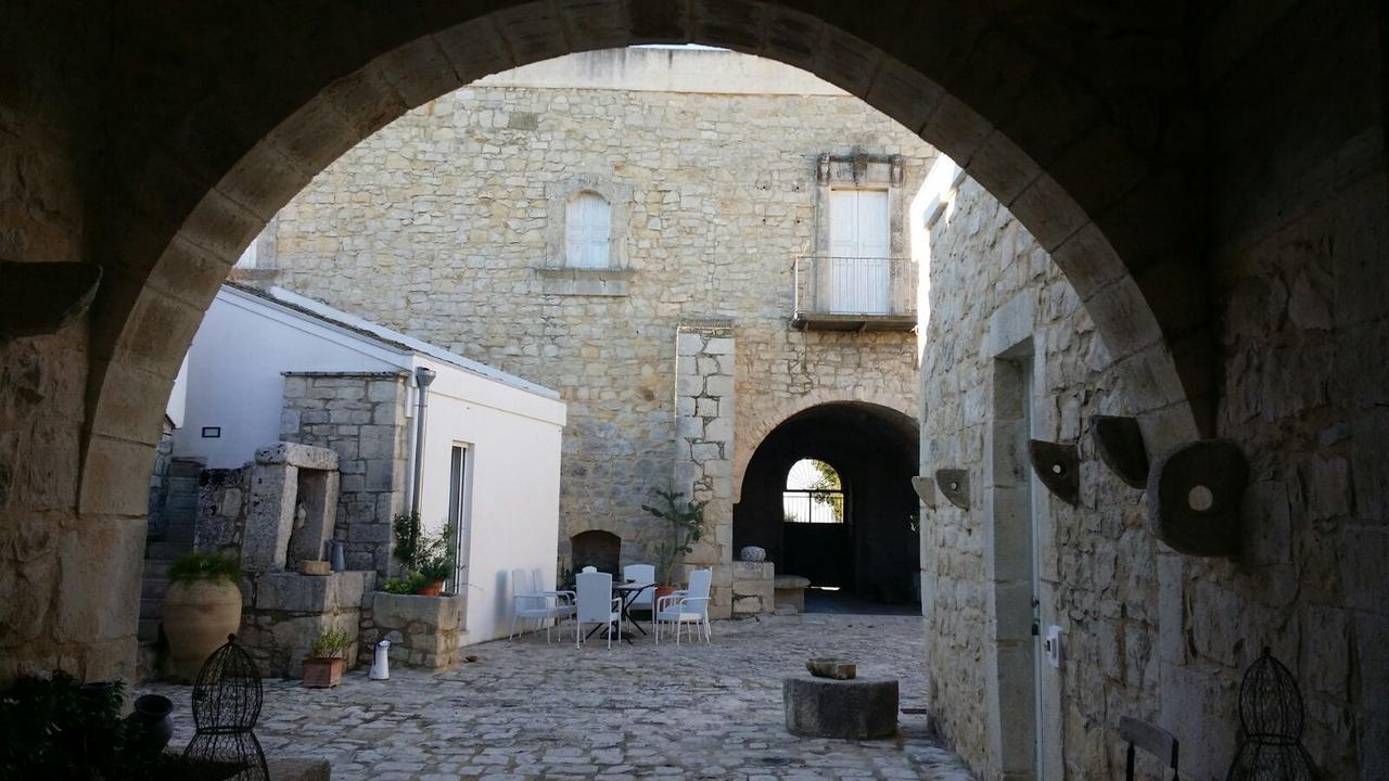Cannizzara Valata Minusa Country Resort מראה חיצוני תמונה