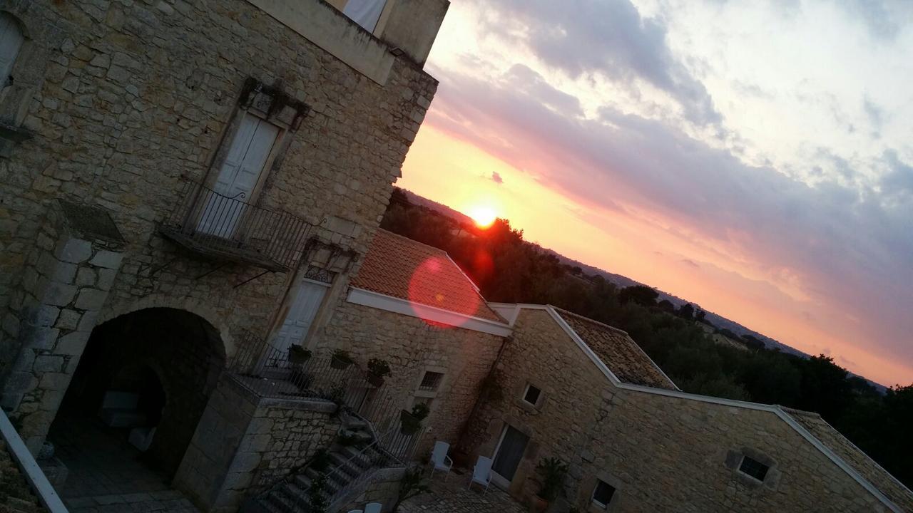Cannizzara Valata Minusa Country Resort מראה חיצוני תמונה