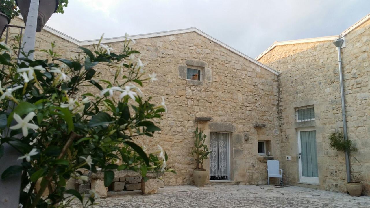 Cannizzara Valata Minusa Country Resort מראה חיצוני תמונה