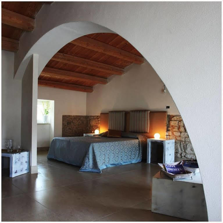 Cannizzara Valata Minusa Country Resort מראה חיצוני תמונה